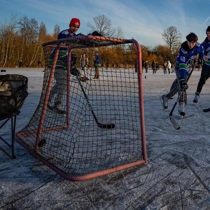 Skaters take rare chance to hit the ice in B.C. cold snap, but face safety warnings